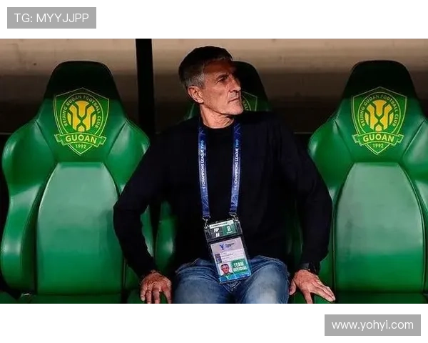 国安球迷机场送别塞蒂恩张源泪洒离别情深